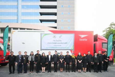 ดีอี-ไปรษณีย์ไทย ผนึกกำลังหน่วยงานในสังกัด “ส่งต่อพลังน้ำใจ ช่วยเหลือผู้ประสบอุทกภัยภาคใต้” ปล่อยขบวนรถขนส่งถุงยังชีพ เร่งช่วยผู้ประสบภัยน้ำท่วม 7 จังหวัดภาคใต้ พร้อมเปิดรับหน่วยงาน – มูลนิธิ ร่วมส่งต่อสิ่งของบรรเทาทุกข์