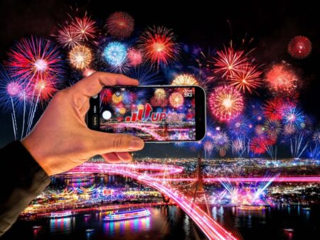 ทรู คอร์ปอเรชั่นเผยเคาต์ดาวน์ปีม้าคึกคัก นทท. จีน–ออสเตรีย เยือนไทยสูงสุดบนเครือข่ายทรูมูฟ เอช–ดีแทค ดาต้าไอคอนสยามพุ่ง 300% รับกระแส “มาร์ค ต้วน”