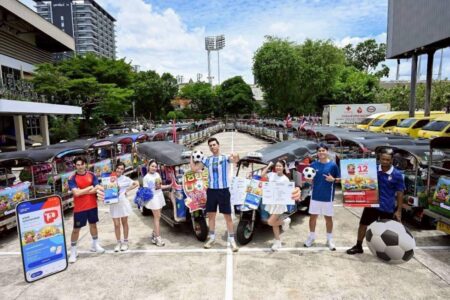 ไปรษณีย์ไทยปลุกกระแสศึกลูกหนังโลก 2026 ปล่อยคาราวานเปิดสนามเชียร์บอล เฮลั่นรอบกรุง ชวนคนไทยร่วมสนุกกับแคมเปญเชียร์บอลแห่งปี ลุ้นรับโชคใหญ่รวมมูลค่ากว่า 12 ล้านบาท