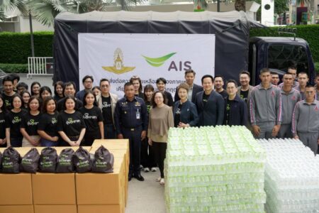 AIS ระดมพนักงาน “อุ่นใจอาสา” แพ็คถุงยังชีพช่วยผู้ประสบภัยน่าน ผนึกกองทัพอากาศ – กองทัพไทยเร่งส่งความช่วยเหลือ พร้อมดูแลเครือข่ายเคียงข้างคนไทย 24 ชั่วโมง